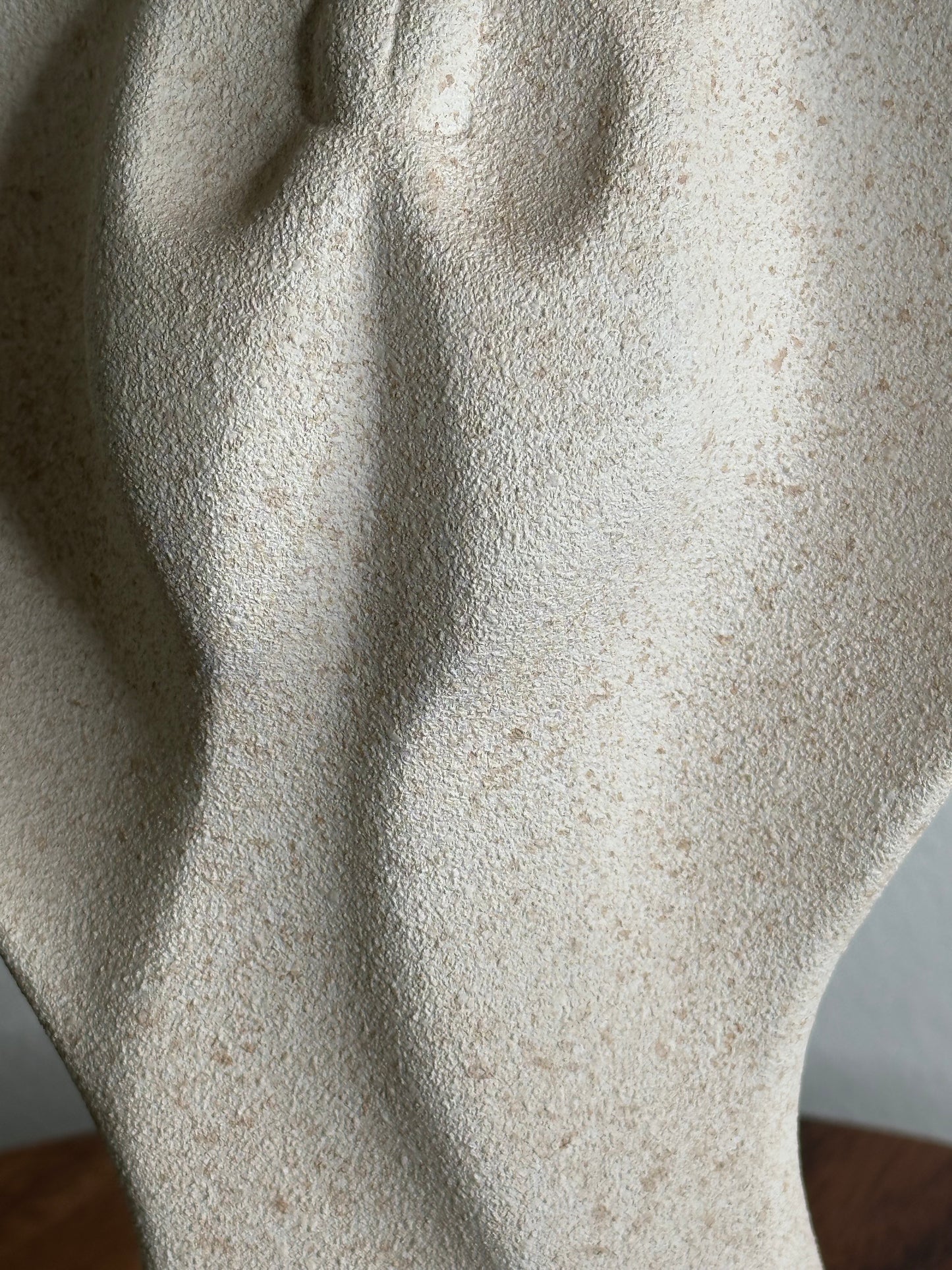 Textured Adorno Ceramic Angel